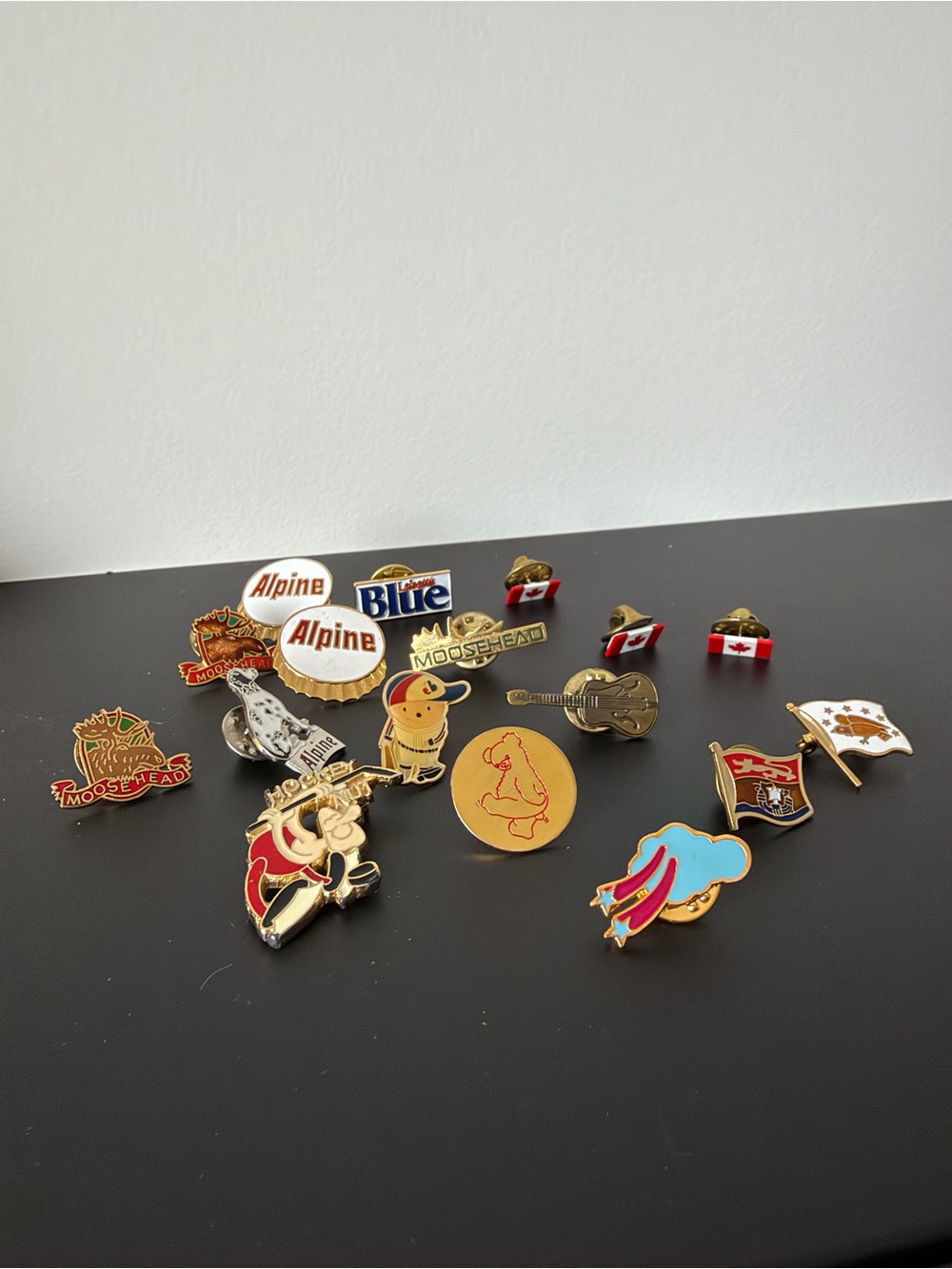 Bundle of 17 small pins